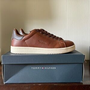 Leather Tommy Hilfiger shoes. Worn once. New condition.